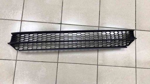 Решетка в бампер средняя для Volkswagen Passat B7 USA (2011-2015) 5618536779B9